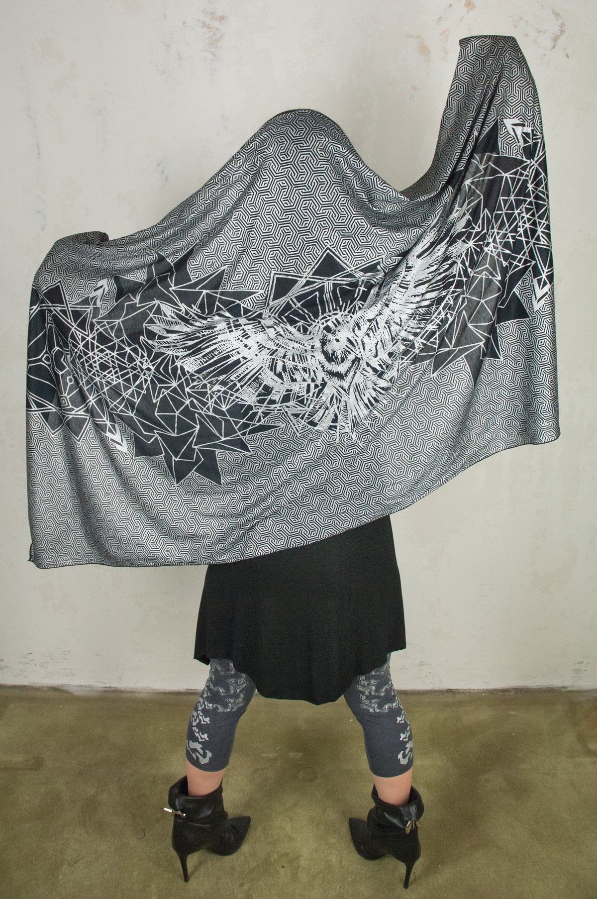 Safi Scarf Crow